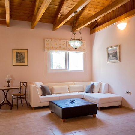 לוטראקי Loft Near The Beach מראה חיצוני תמונה